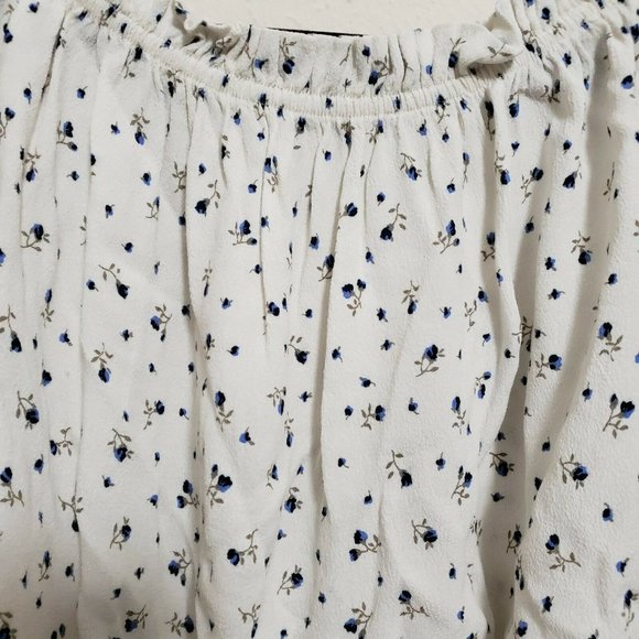 Brandy Melville Flower Top - Picture 2 of 3